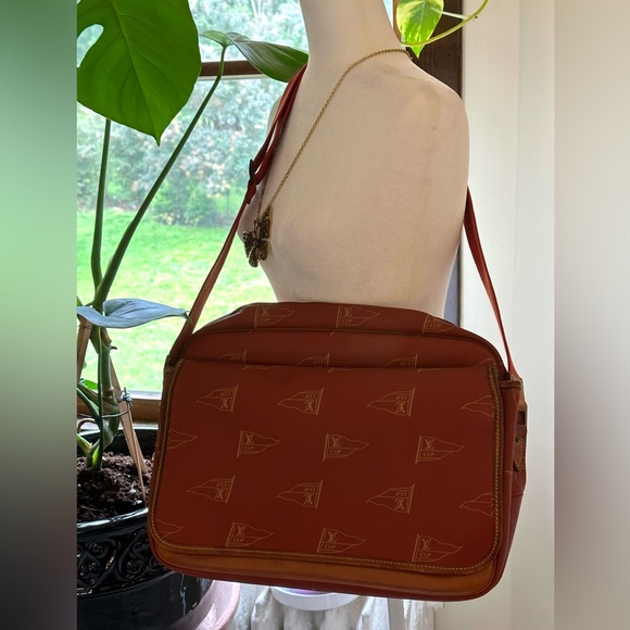 🔥🌟 AUTH 🌟🔥 Louis Vuitton 1994 Red  America Cup Calvi Messenger Crossbody bag - Picture 15 of 15
